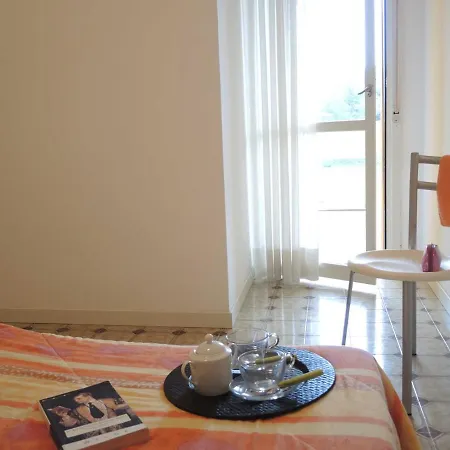 Modern Flat With Terrace - Beahost Διαμέρισμα