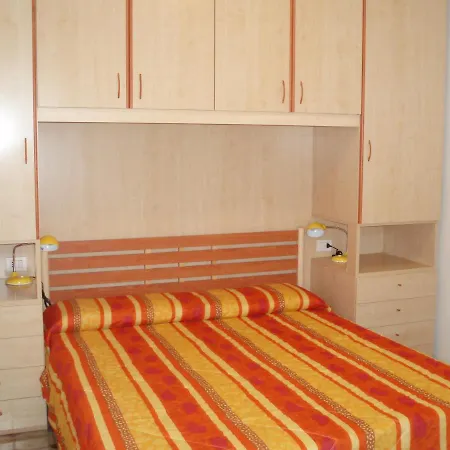 Modern Flat With Terrace - Beahost Μπιμπιόνε