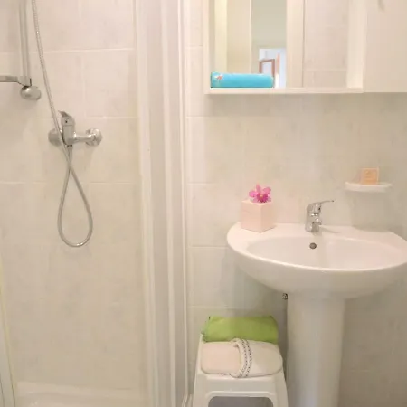 Modern Flat With Terrace - Beahost Διαμέρισμα